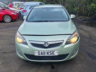 Opel Astra J 2011