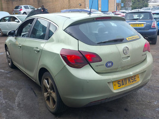 Opel Astra J 2011