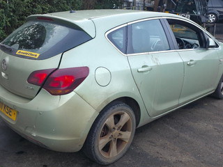 Opel Astra J 2011