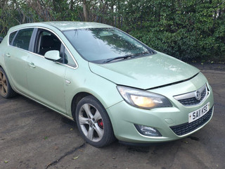 Opel Astra J 2011