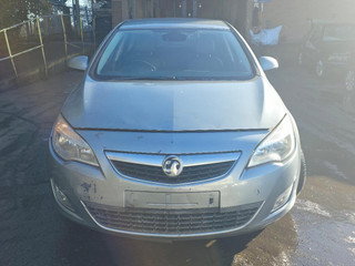 Opel Astra J 2011