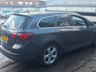 Opel Astra J 2011