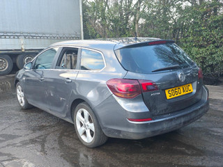 Opel Astra J 2011