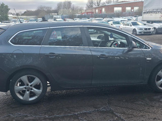 Opel Astra J 2011