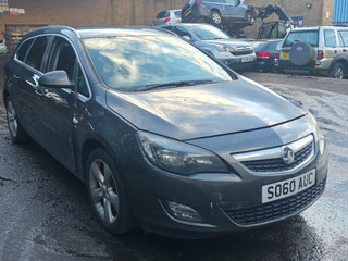 Opel Astra J 2011