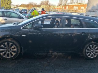 Opel Astra J 2011