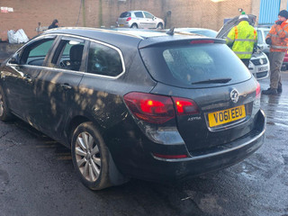 Opel Astra J 2011