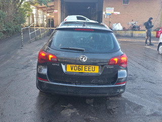Opel Astra J 2011