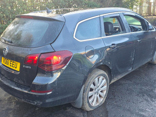Opel Astra J 2011