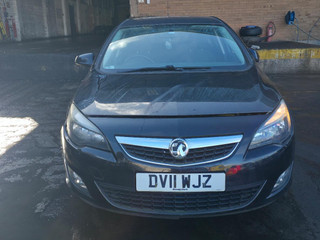Opel Astra J 2011