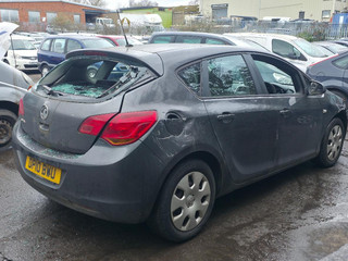 Opel Astra J 2010