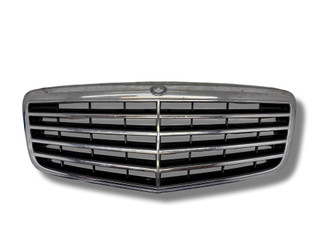 решетка радиатора Mercedes-Benz E-Класс W211/S211 [рестайлинг] 2006, 3.0 л., CDi, OM 642.920, дизель, АКПП, obsidianschwarz / 197, седан, задний привод, правый руль, A2118801783