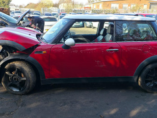 Mini Cooper рест. R50 2004