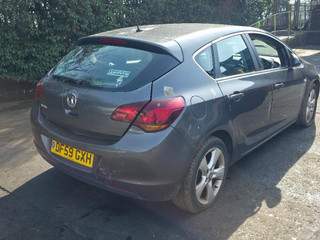Opel Astra J 2010