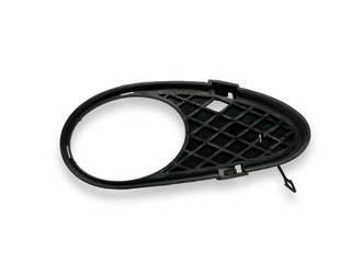 решётка бампера боковая правая Mercedes-Benz C-Класс W203/S203/CL203 W203 2003, 1.8 л., Kompr, M 271.946, бензин, 6МКПП, schwarz / 040, седан, задний привод, правый руль, A2038850523