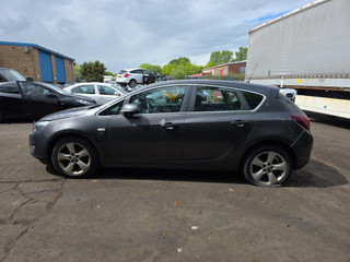 Opel Astra J 2011