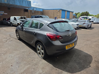 Opel Astra J 2011