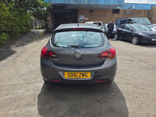 Opel Astra J 2011