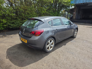 Opel Astra J 2011