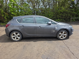 Opel Astra J 2011