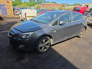 Opel Astra J 2011