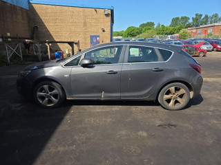Opel Astra J 2011
