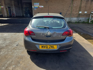 Opel Astra J 2011