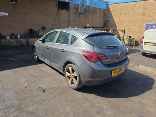 Opel Astra J 2011