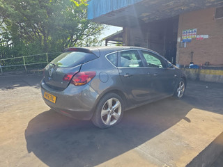 Opel Astra J 2011