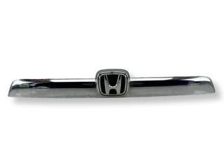 накладка двери (крышки) багажника Honda CR-V 3 поколение RE6 2008, 2.2 л., cTDi, N22A2, дизель, 6МКПП, sparkle gray / nh684p, внедорожник 5 дв., полный привод, правый руль, 74890-SWW-E010-M1