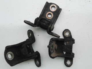петля двери Nissan Primera P11 1998, 1.8 л., бензин, МКПП, хетчбэк 5 дв.
