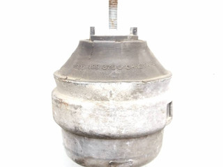 подушка крепления двигателя Volkswagen Passat B5 1997, 1.6 л., бензин, МКПП, седан, 8D0199379J