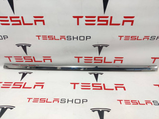 молдинг двери передней левой Tesla Model X 1 поколение 2019, электро, 1032165-88-D, 1032173-00-D