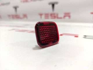 Отражатель двери передней левой/правой Tesla Model 3 1 поколение 2019, электро, 1085105-00-E