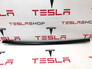 молдинг двери передней левой Tesla Model 3 1 поколение 2022, 1080681-00-B