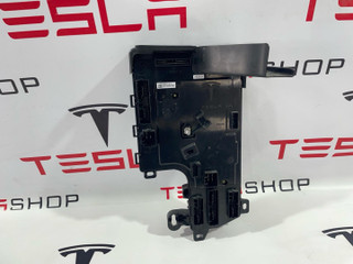Блок управления BCM (Body Control Module) Tesla Model 3 1 поколение 2019, 1461512-00-B, 1078673-00-K