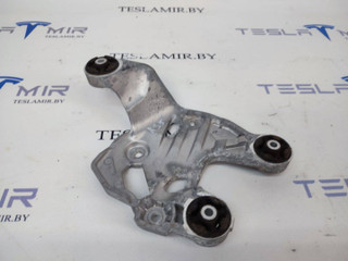 кронштейн двигателя Tesla Model 3 1 поколение 2020, 1122988-00
