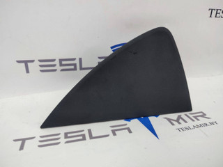 Накладка боковая торпеды правая Tesla Model Y 1 поколение 2021, 1083362-00