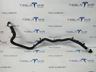 Патрубок системы охлаждения пластиковый Tesla Model 3 1 поколение 2020, 1530116-00