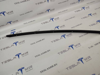 Молдинг кузова боковой наружный верхний правый Tesla Model 3 1 поколение 2022, 1083520-00, 1083520-01