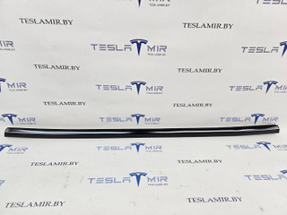 молдинг двери задней левой Tesla Model 3 1 поколение 2022, 1080745-00, 1080745-01