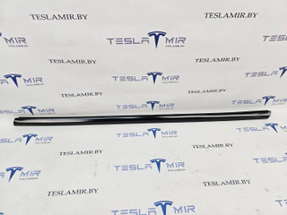 молдинг двери передней левой Tesla Model Y 1 поколение 2021, 1495710-00