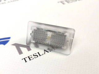 Фонарь подсветки двери/багажника белый (лампочка подсветки) Tesla Model 3 1 поколение 2021, 1007151-70