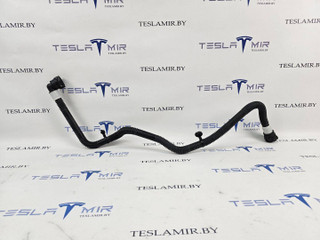 Патрубок системы охлаждения пластиковый передний Tesla Model 3 1 поколение 2021, 1501332-00, 1629593-00