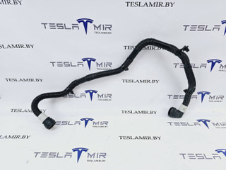 Шланг системы охлаждения заднего мотора Tesla Model S 1 поколение [2-й рестайлинг] 2022, 1077585-00