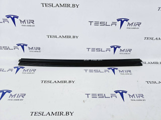Уплотнитель стекла Tesla Model S 1 поколение [2-й рестайлинг] 2022, 1613733-00