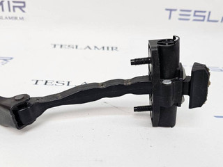 ограничитель открывания двери задней Tesla Model 3 1 поколение 2022, 1089507-00, 1110298-00, 1089509-00