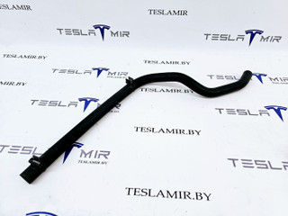 Трубка дренажная воздухоприёмника правая Tesla Model S 1 поколение [рестайлинг] 2017, 1068141-00