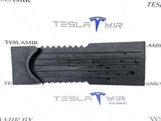 Коврик резиновый вещевого ящика Tesla Model S 1 поколение [рестайлинг] 2017, 1058083-00