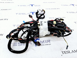 Электропроводка двери передняя правая Tesla Model 3 1 поколение 2019, 1067963-00
